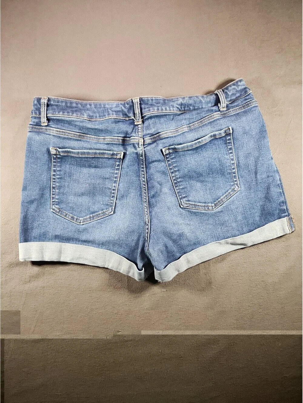 Time and Tru Womens 20 Mid-rise Dark Wash Denim Shorts Summer Casual 0198